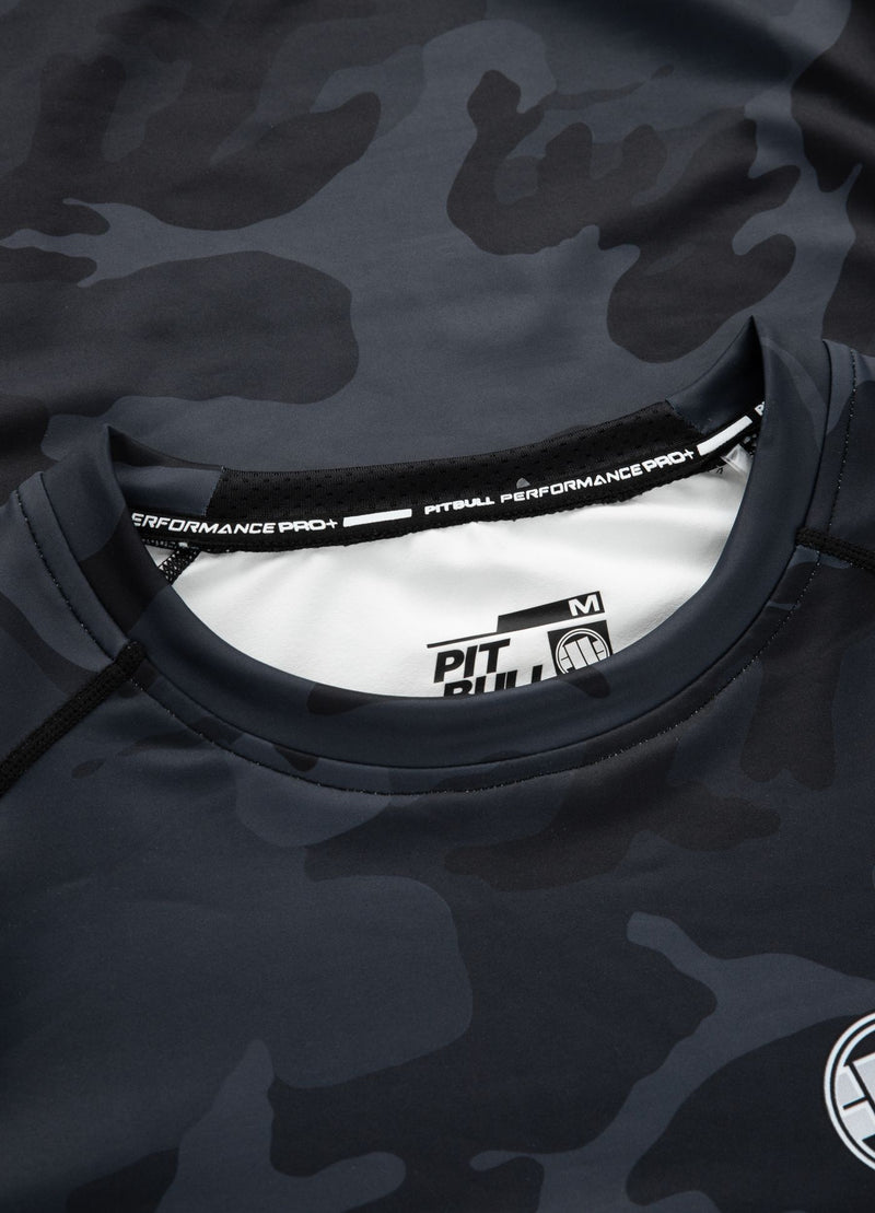 Rashguard Performance Pro plus All Black Camo Small Logo